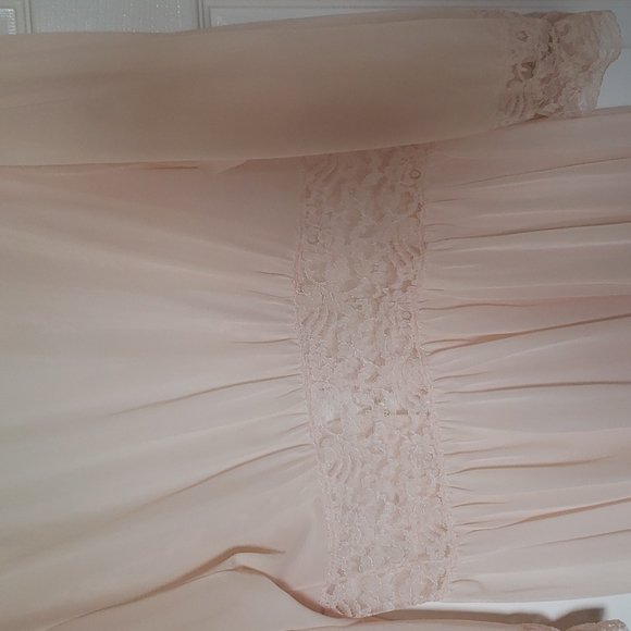 Vintage Michelene Peignoir Robe - Picture 7 of 16